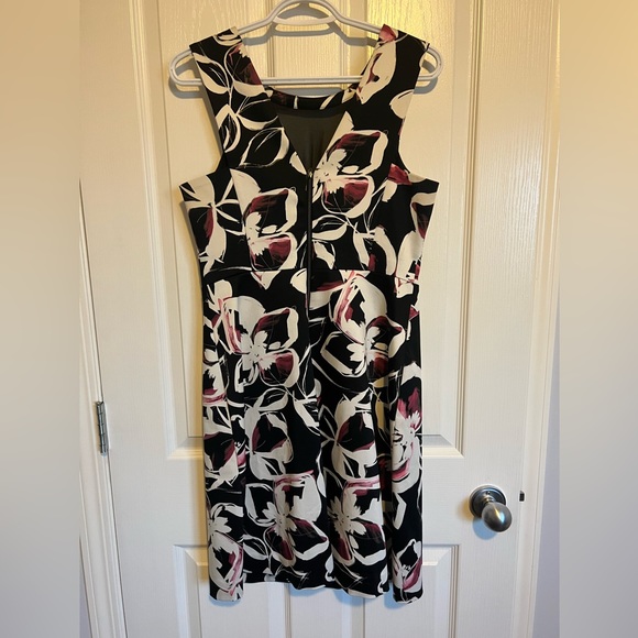 RW&Co Dress - Sheer V Chest - Size 8 - Picture 2 of 4